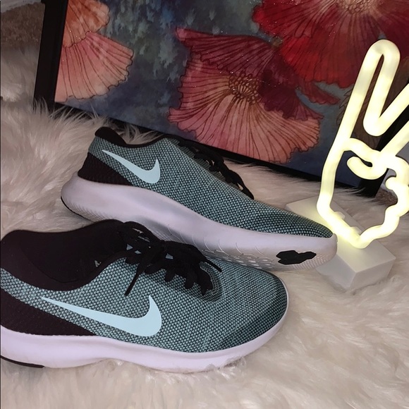 Nike Shoes - Nike flex running shoes
